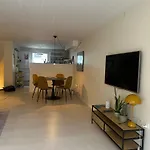 Townhouse With Free Parking Apartamento *