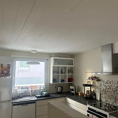 Townhouse With Free Parking アパート *