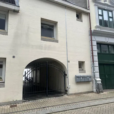 Townhouse With Free Parking Апартаменты Ольборг