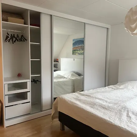 Townhouse With Free Parking Апартаменты *