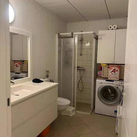 Апартаменты Townhouse With Free Parking *