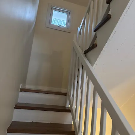 Апартаменты Townhouse With Free Parking Ольборг