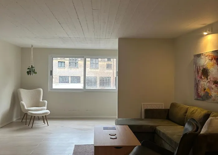 Townhouse With Free Parking * Aalborg