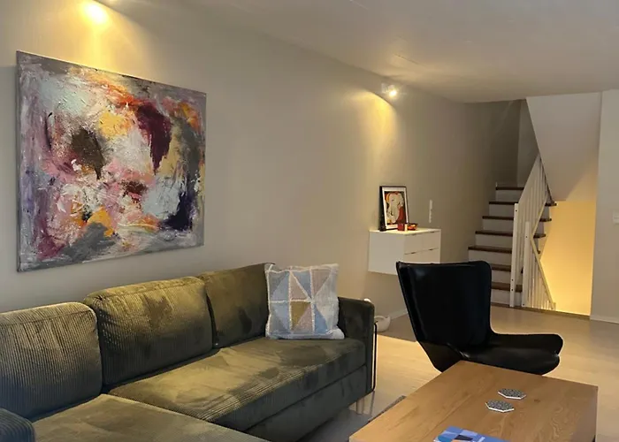 Apartment Townhouse With Free Parking *